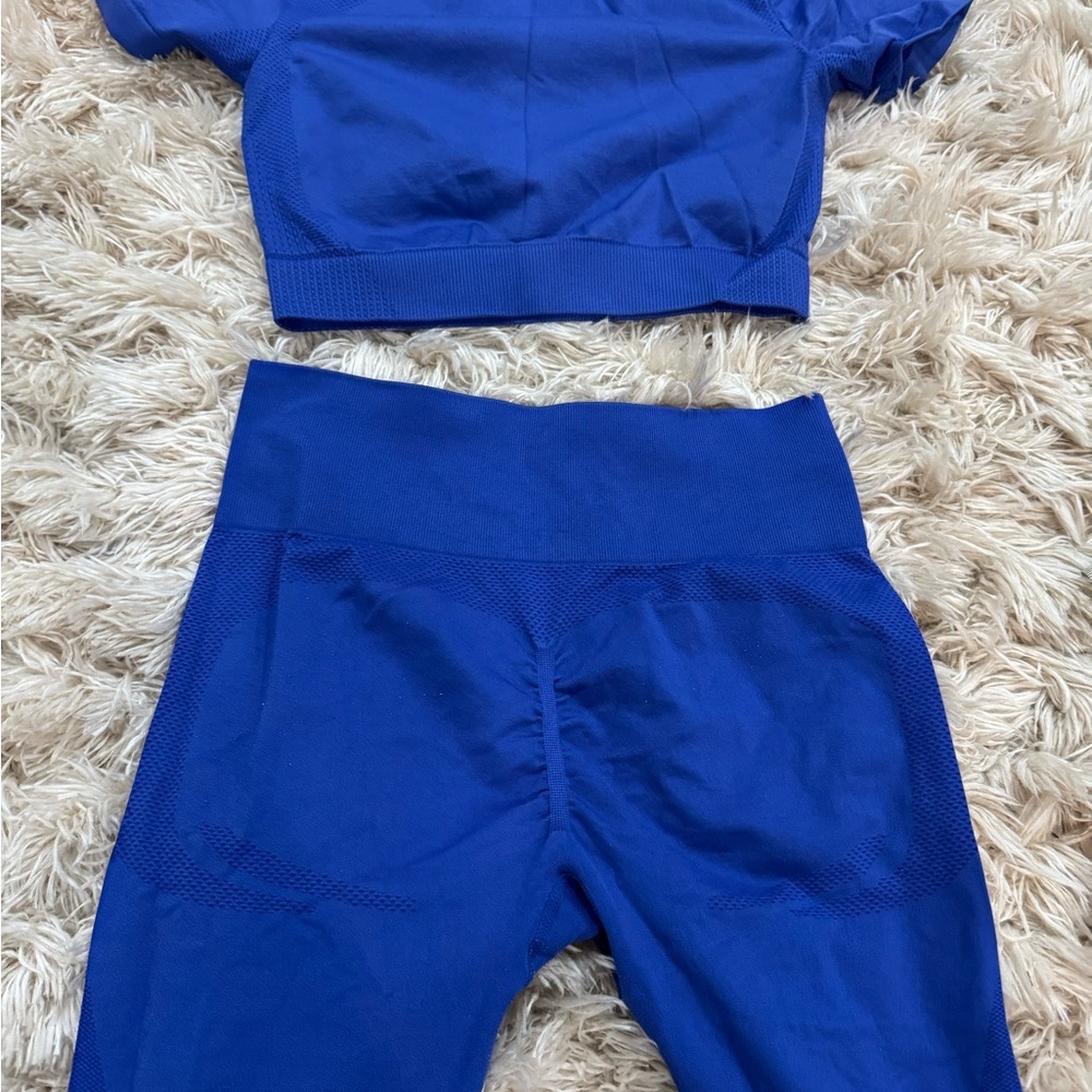 Royal Blue Seamless 2-Piece Workout Set (Size L) - Picture 7 of 7
